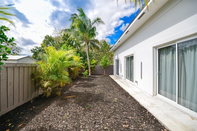 Building Photo - 635 SW 9th St