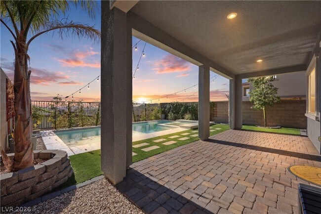 Building Photo - 402 Purple Sandpiper St