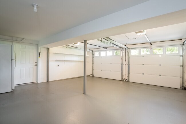Building Photo - 395 Taconic Rd