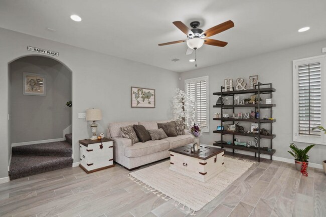 Building Photo - 4567 Marisabel Azcarate St