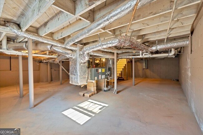 Building Photo - 2142 Cloverdale Dr SE