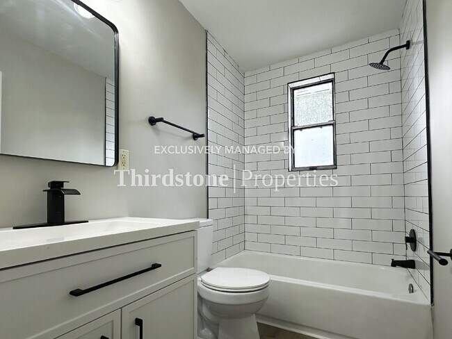 Building Photo - 1930 Park St