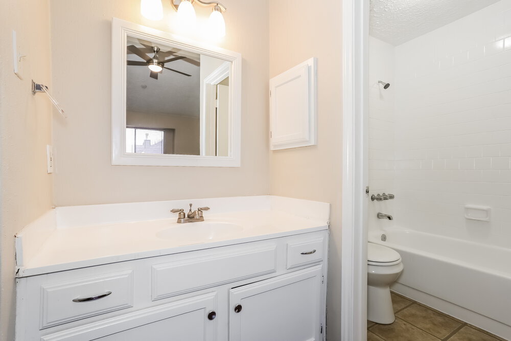 Building Photo - 11 Crestbriar Ct