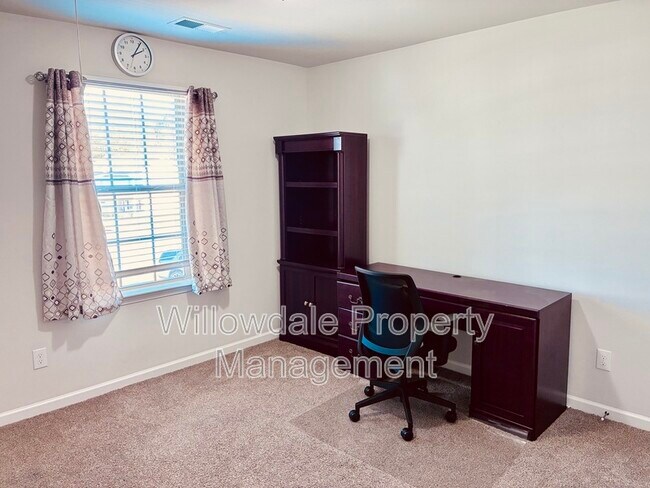 Building Photo - 993 Deaton Dr