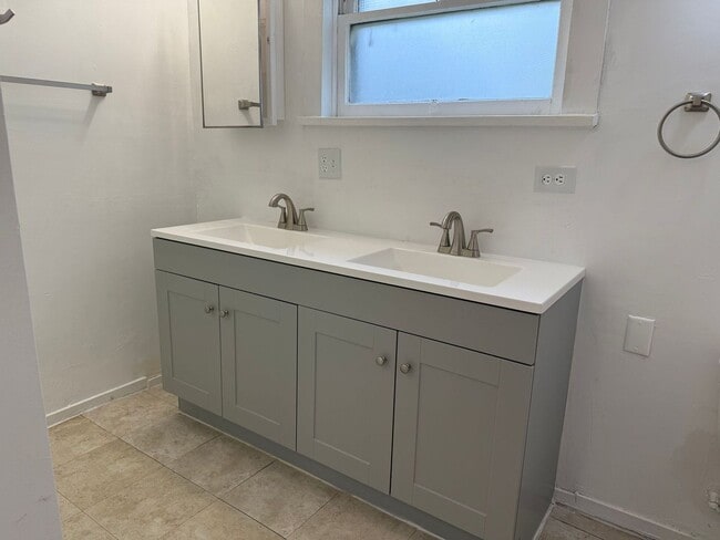 Primary Photo - 1181 E Millard Way