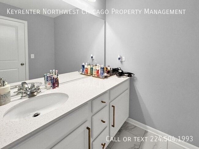 Building Photo - 142 Roslyn Pl