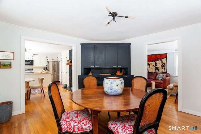 Building Photo - 5 Tall Trees Dr