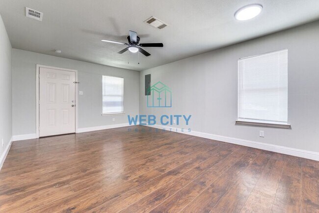 Building Photo - 4218 Carpenter Ave
