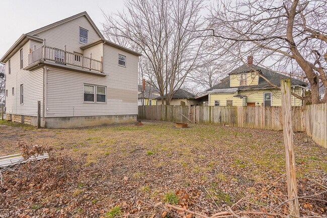 Building Photo - 1025 W 23rd St