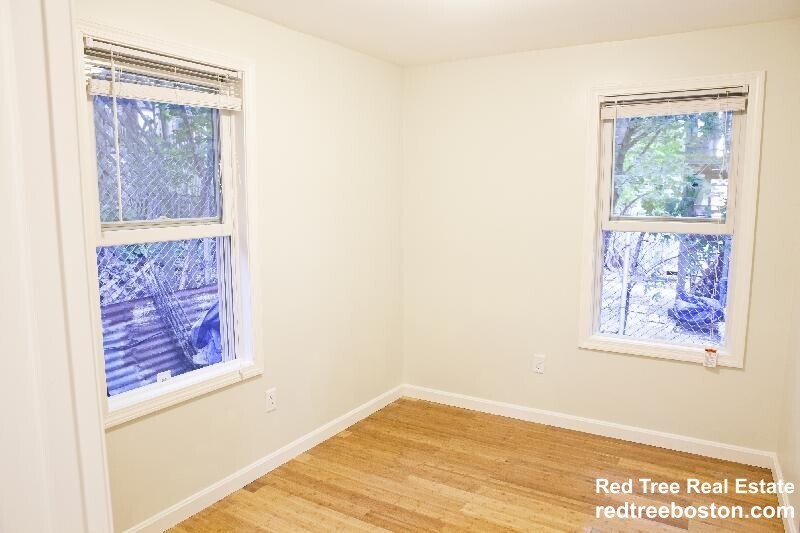 Building Photo - 35 Forbes St