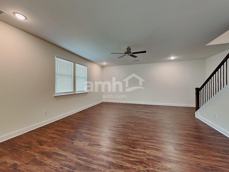Building Photo - 180 Pecan Dr