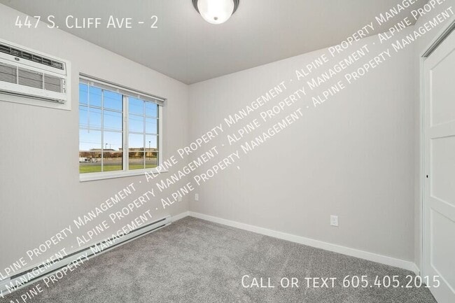 Building Photo - 447 S Cliff Ave