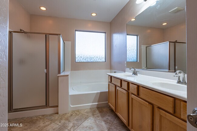 Building Photo - 453 W Lantana Pl