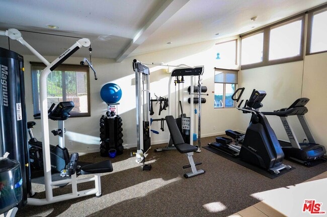 Building Photo - 17097 Palisades Cir