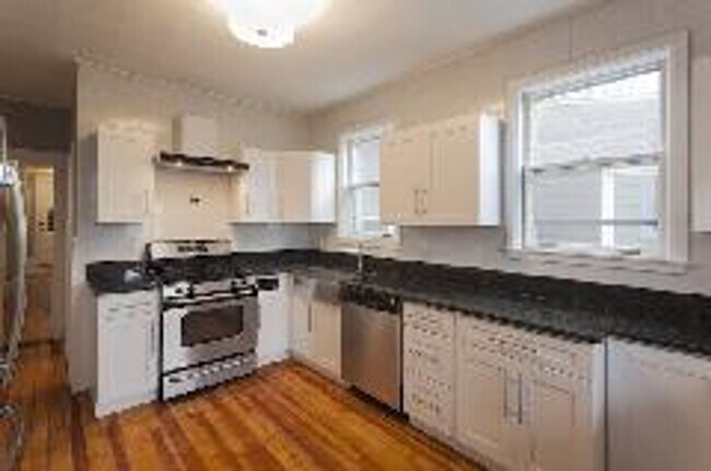 Building Photo - Porter Sq. 5 Bed 3 Bath Apartment - 9/1/26 NO BROKER FEE