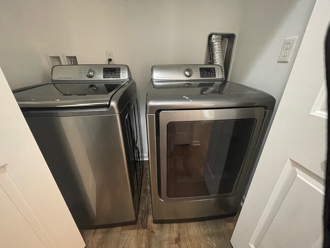 Building Photo - 1685 Halesworth Ln