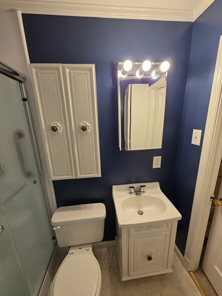 Building Photo - 1935 Searles Rd