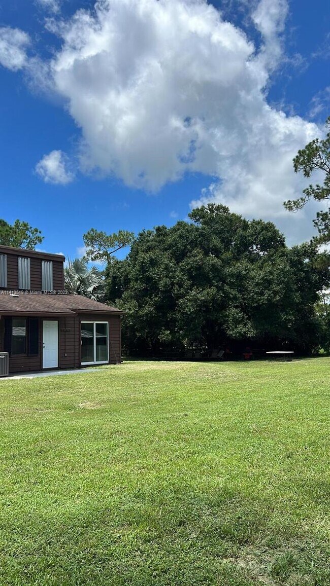 Building Photo - 16059 Wiltshire Dr E