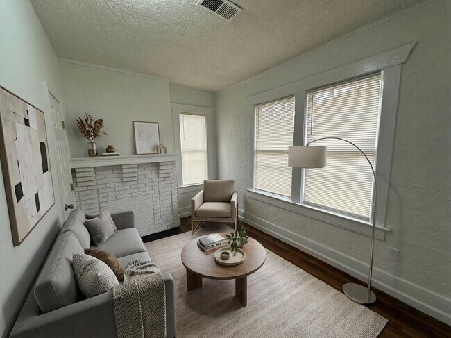 Building Photo - 914 Garland St