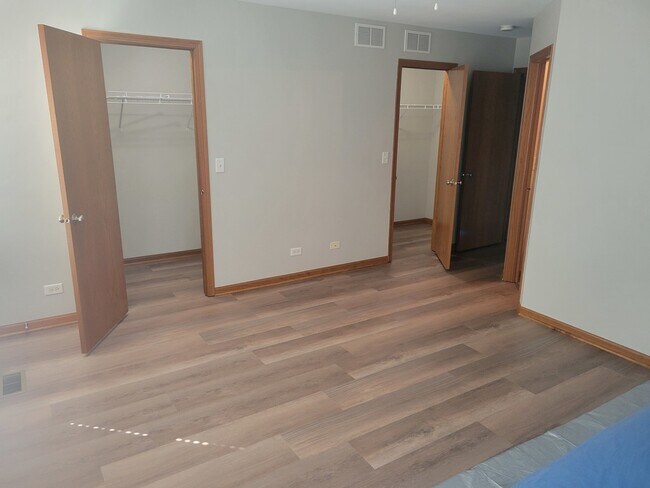 Building Photo - 8525 Sawyer Ct