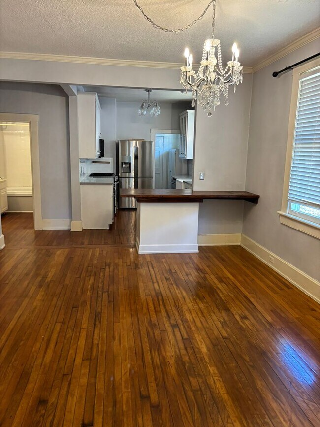 Building Photo - Lakebottom Area! Hardwood Floors Throughout! Call the office to schedule a tour!