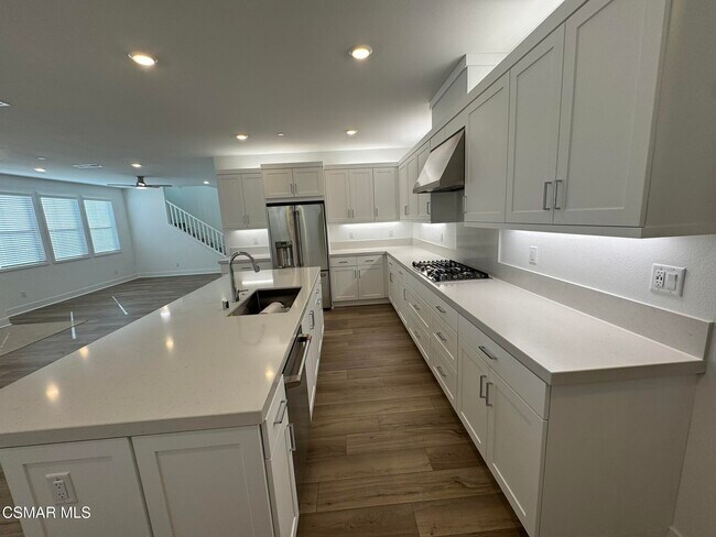 Building Photo - 701 Edward Scholle Dr