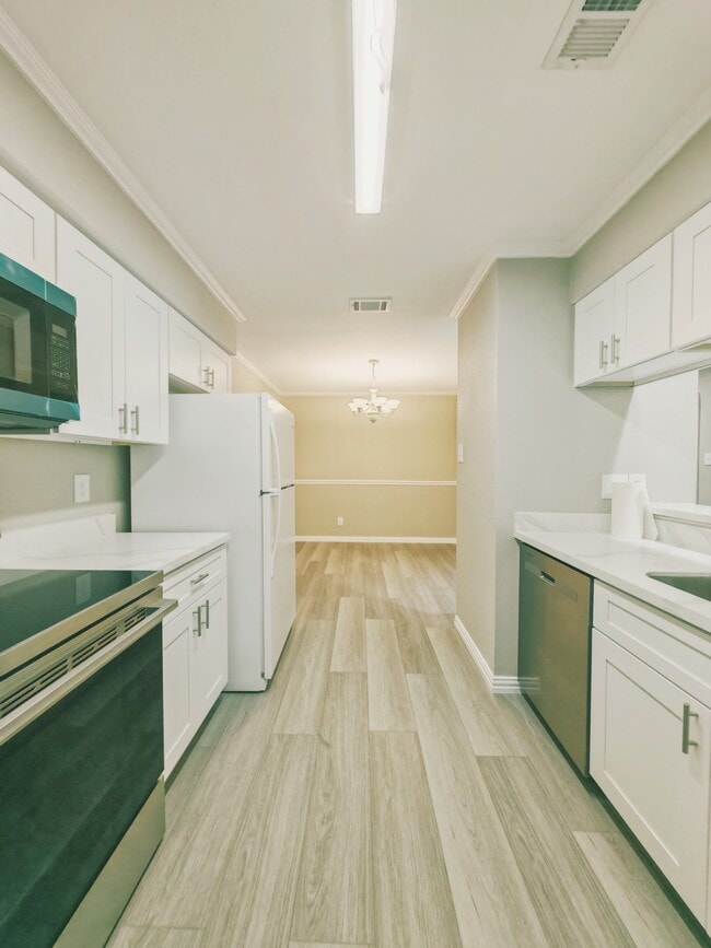 Building Photo - 8100 Cambridge St