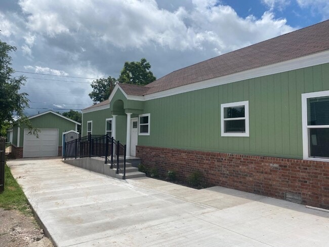 Building Photo - 1618 8th St