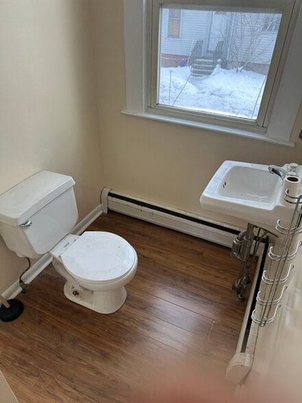 Building Photo - 8 Arch Ave