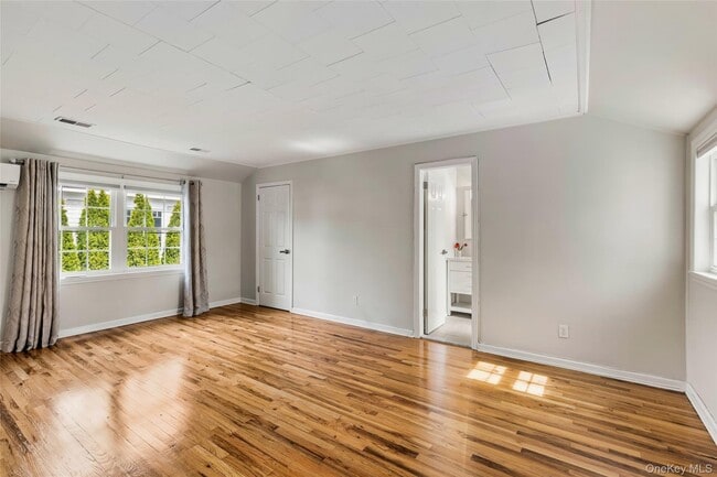 Building Photo - 373 Great River Rd