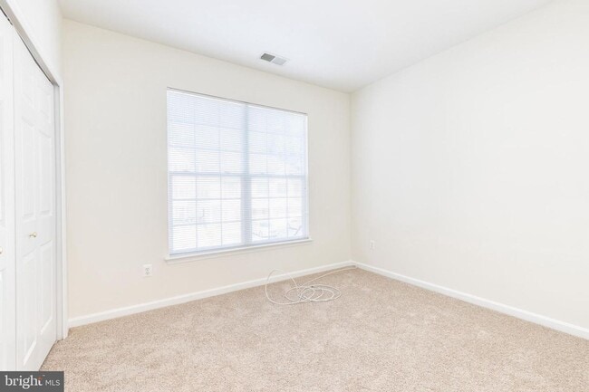 Building Photo - Spacious 2-bedroom 2 Bath condo in New Town