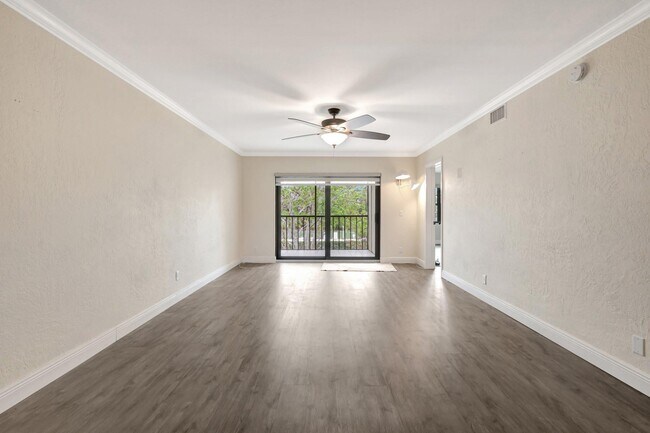 Building Photo - 3118 Florida Blvd