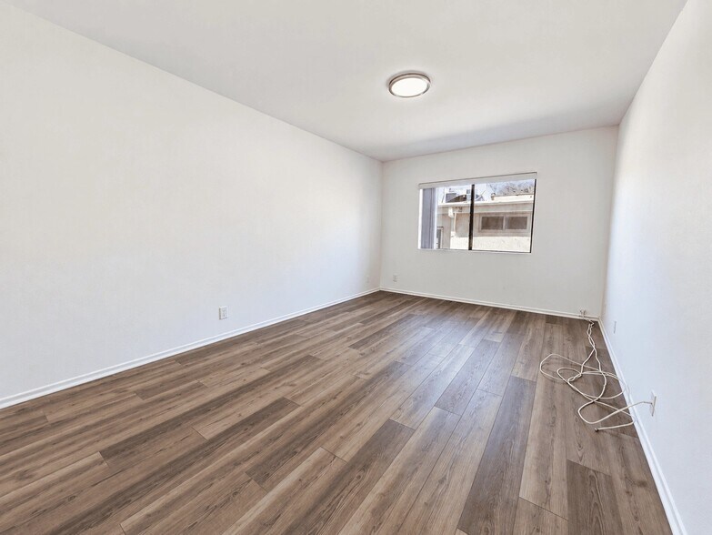 Building Photo - 4454 Coldwater Canyon Ave