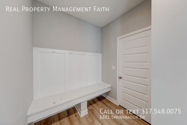 Building Photo - 8861 Springbrook Dr