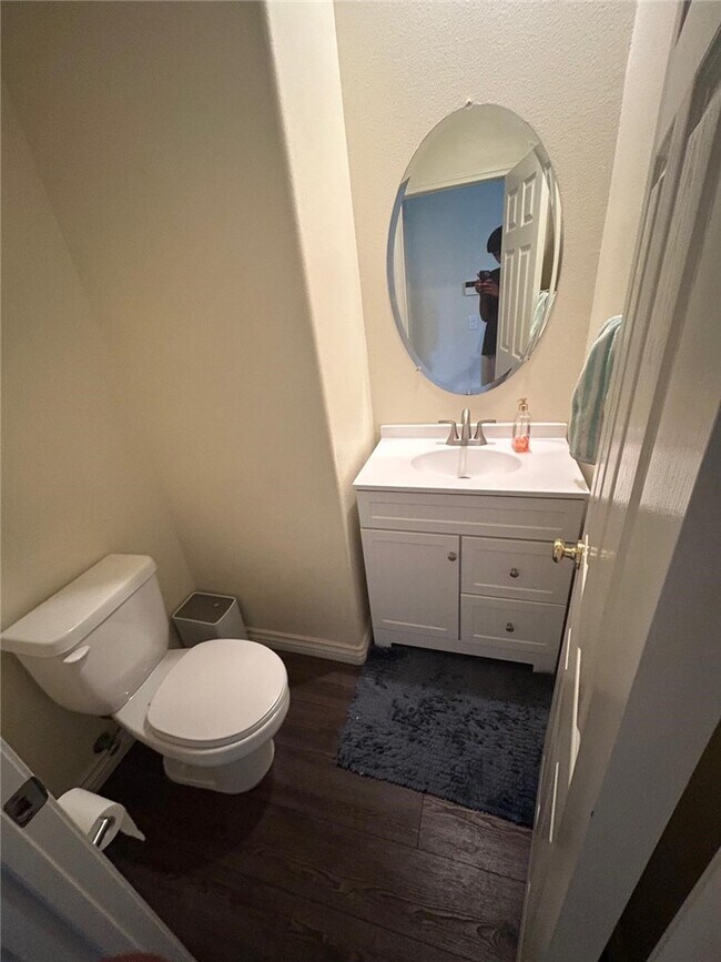 Building Photo - 6016 Sunflower St