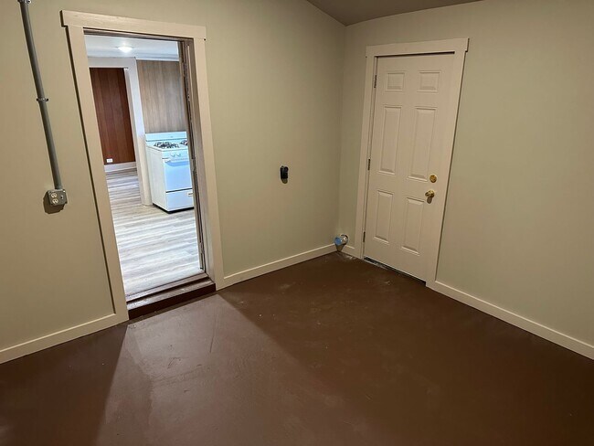 Building Photo - Available Now! Spacious 2 Bedroom, 1 Bathroom with Bonus Room & Huge Backyard