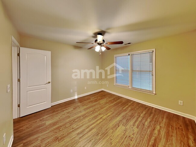 Building Photo - 3178 Vickery Dr NE