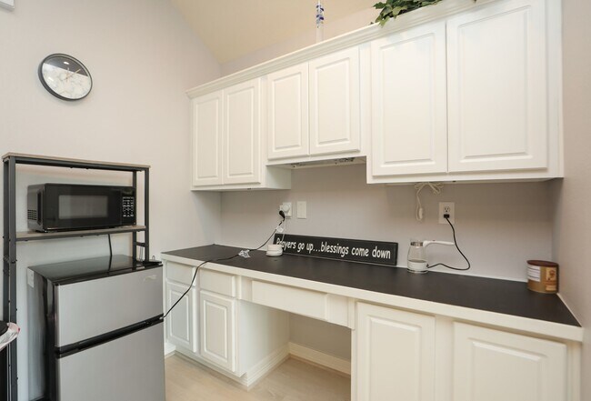 Building Photo - 8410 Brighton Lake Ln