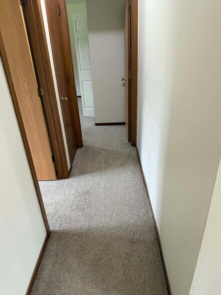 Building Photo - 700 Meadow Ln