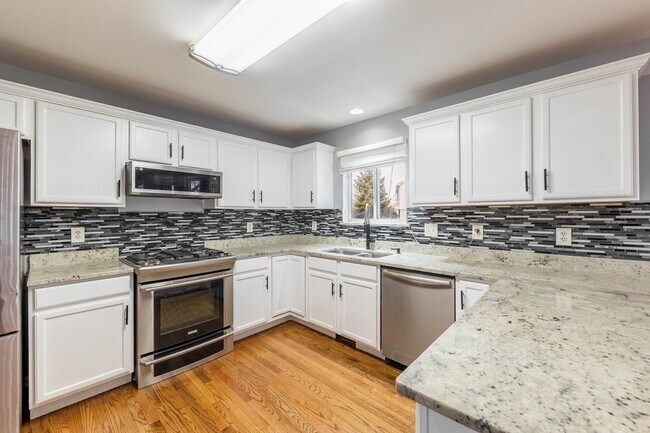 Building Photo - 438 Rachel Cir
