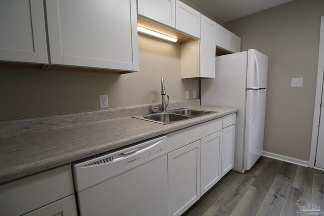 Building Photo - 6853 Roundup Ln