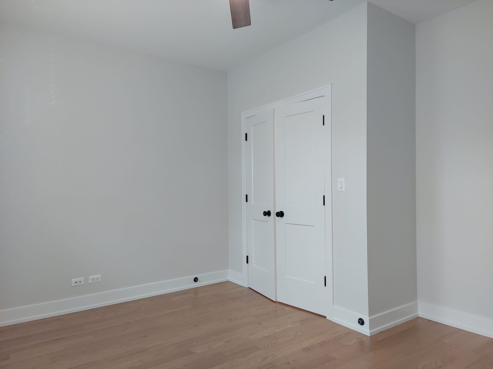 Building Photo - 4953 N Oakley Ave