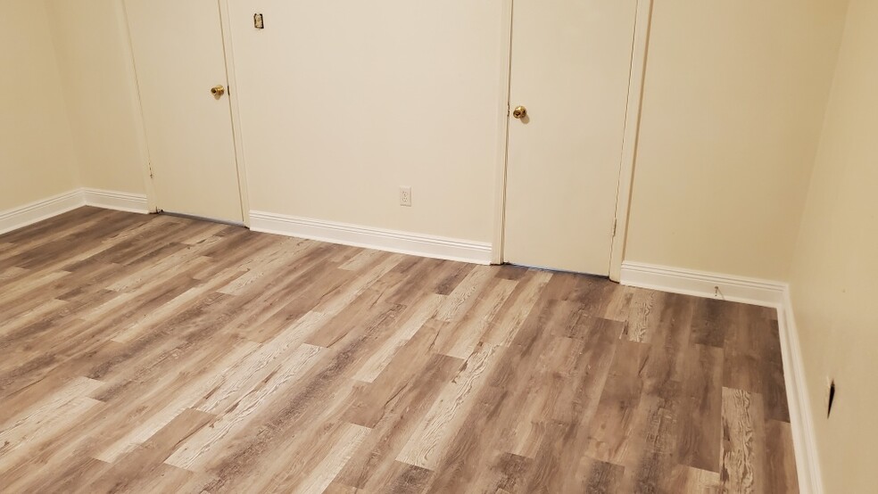 Building Photo - 311 Meadows Dr