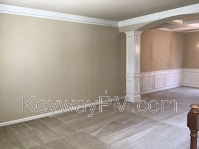 Building Photo - 6017 Reynolds Cir