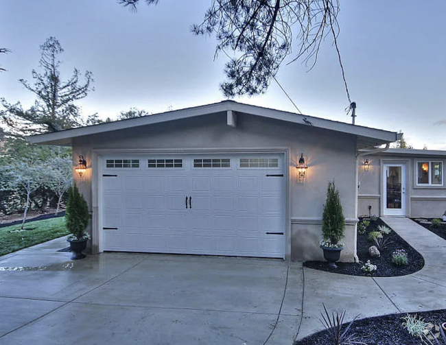 Building Photo - 1390 Juanita Dr