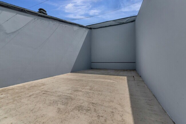 Building Photo - 7535 S Oriole Blvd