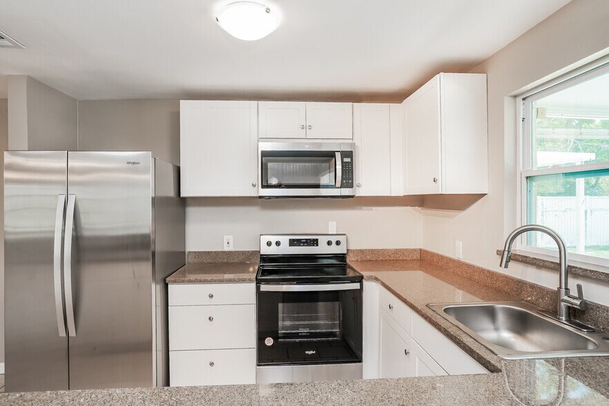 Building Photo - 749 SW 5th Terrace