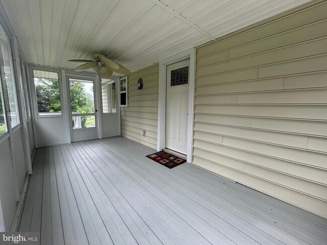 Building Photo - 29 S New Middletown Rd