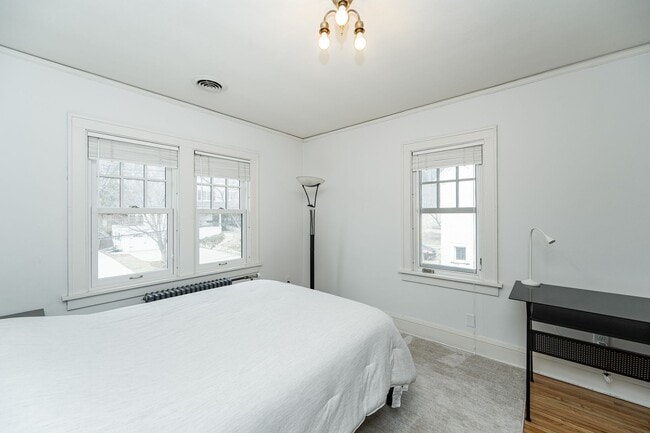 Building Photo - 3 Bed, 1.5 Bath Home for Rent – Historic S...
