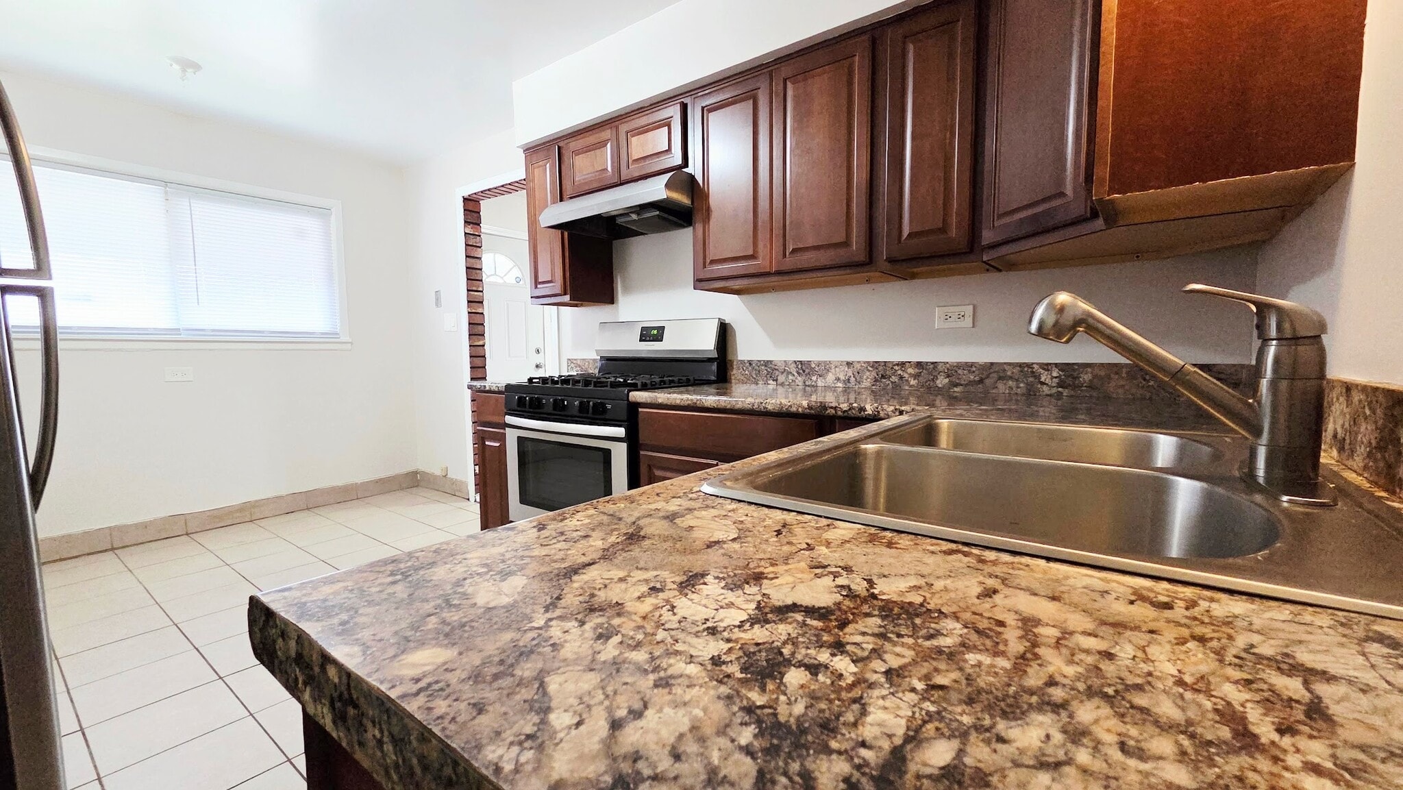 Kitchen - 10200 S Crandon Ave